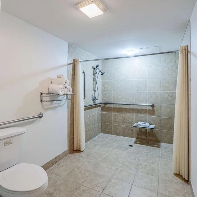 1 King Bed - Mobility Accessible Tub, Nsmk، Motel6 Martinsburg, WV 10/10