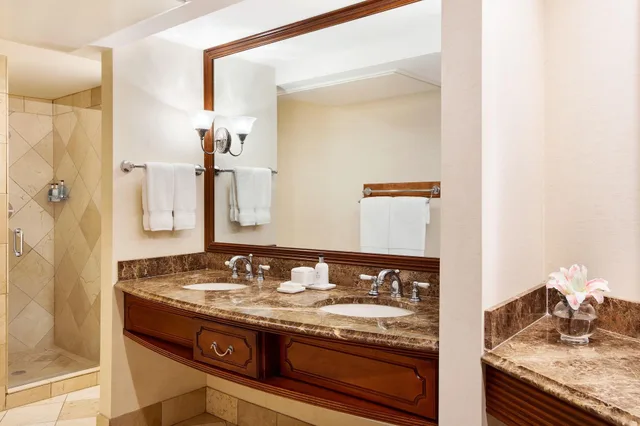 Suite, Multiple Beds, with View، Tides Inn 2/3
