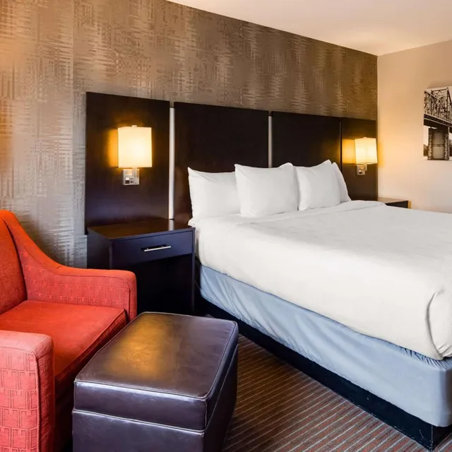 غرفة بسرير كينج بحوض استحمام لذوي الإعاقة، Best Western Pearl City Inn 2/5