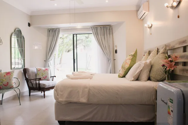 جناح فاخر بسرير كينج مع أريكة، Vineyard On The Hill Guest House 6/10