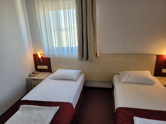 Room, Single, Double Bed, Carna Garden 1/2