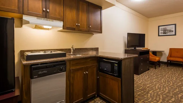 Suite, 2 Queen Beds, Sofa, Kitchen, Best Western Plus Peoria 1/1