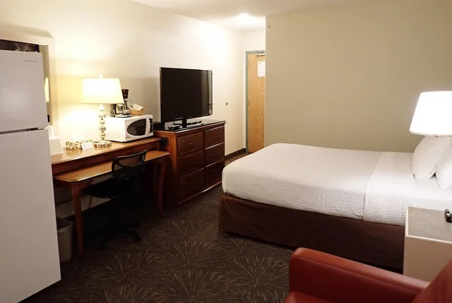 Drive Up, Deluxe, Queen Bed, Ground Floor، Days Inn by Wyndham Taber 4/4