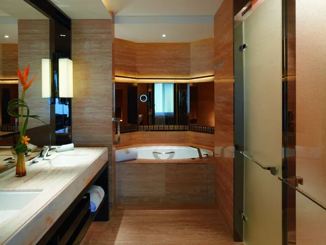 غرفة بسرير كينج، The Ritz Carlton Hong Kong 1/1