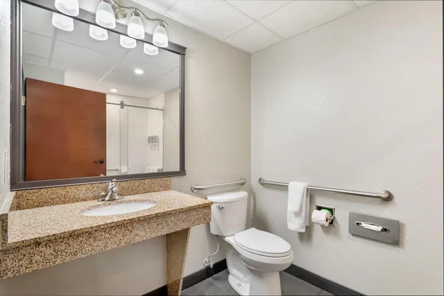 غرفة بسرير كينج لذوي الإعاقة، Best Western Of Wise 4/4