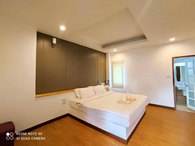 غرفة بشرفة، IP Plus Resort Chanthaburia - Halal Hotel 1/2