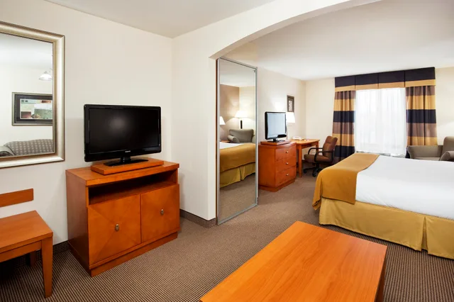 غرفة قياسية بسرير مزدوج، Holiday Inn Express Forest City 1/1