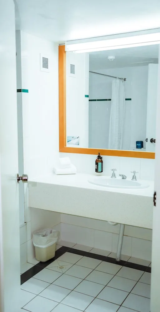 Budget, Resort, 1 Queen and 1 Single Bed، Paradise Resort Gold Coast 3/3