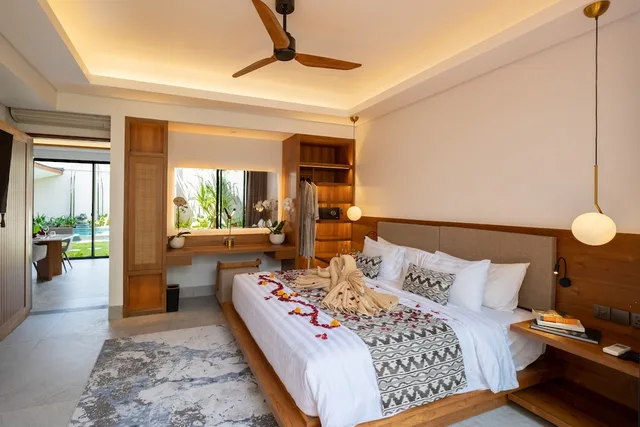 3 Bedrooms, Grand, Pool, Villa, 1 Queen and 2 King Beds، La Numa Villas Canggu 1/10