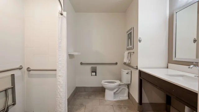 غرفة قياسية بسرير كينج لذوي الإعاقة، Best Western Plus Roland Inn & Suites 5/5