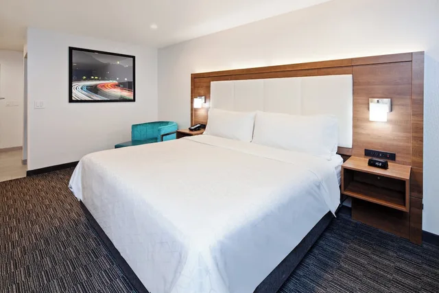 غرفة قياسية بسرير كينج لذوي الإعاقة، Holiday Inn Express Hollywood Walk of Fame An Ihg Hotel 1/10