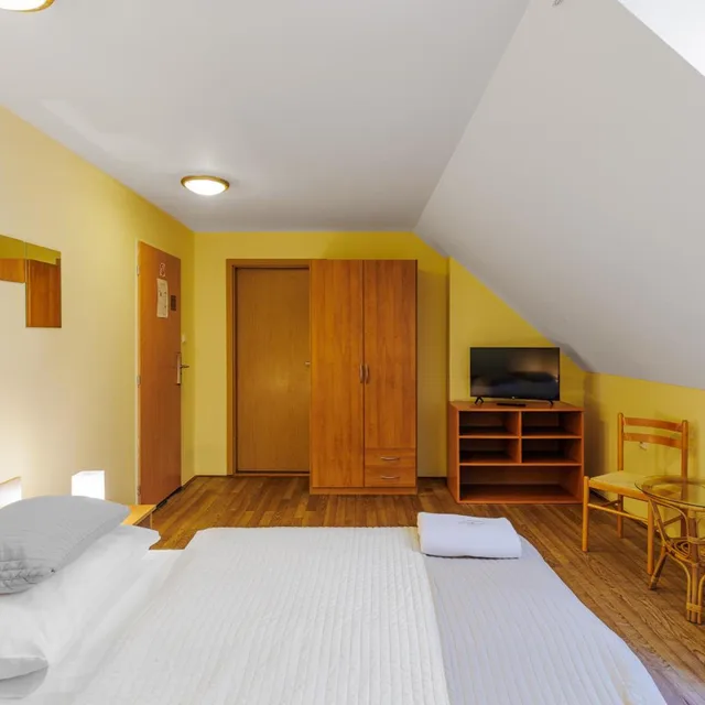 غرفة بسرير مزدوج أو سريرين منفصلين بحمام مشترك، Stary Pivovar Hotel 3/9