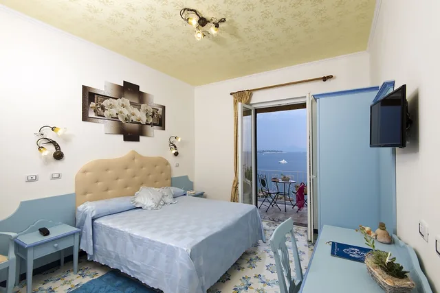 غرفة سوبيريور بسرير مزدوج بإطلالة على البحر، Giardino Delle Ninfe E La Fenice 6/10
