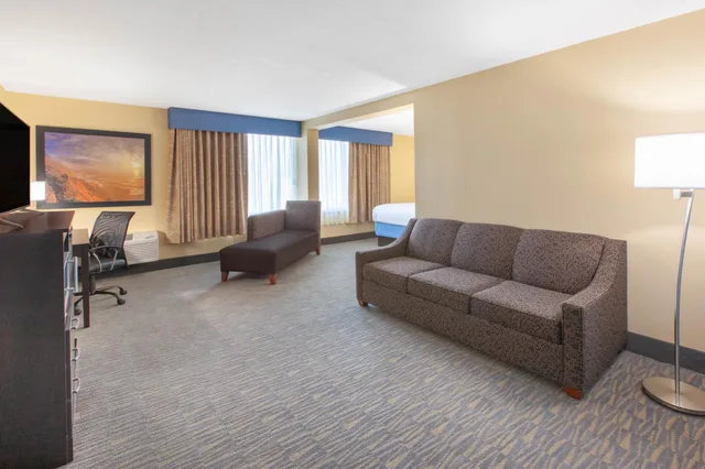Room, Double Bed, Days Inn and Suites by Wyndham Grand Rapids Near Downtown 1/1