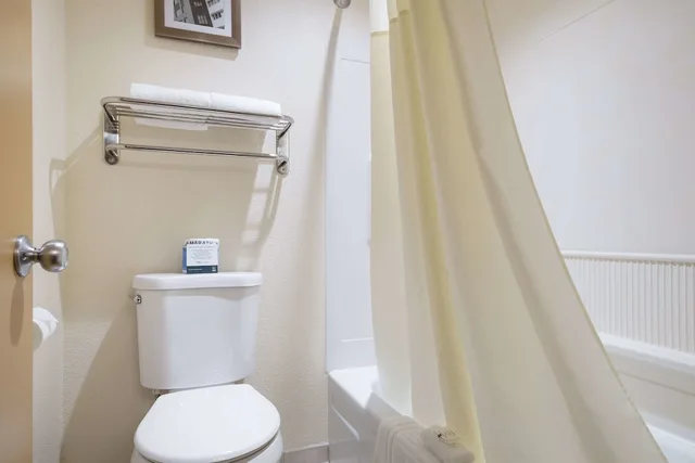 غرفة قياسية بسرير كوين، Quality Inn & Suites Silverdale Bangor-Keyport 8/10