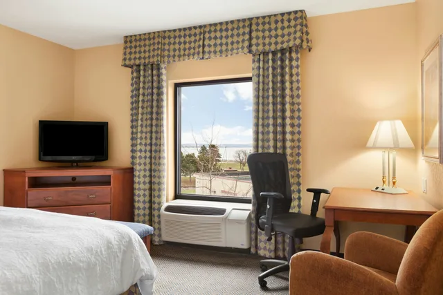 غرفة بسرير كينج، Hampton Inn Geneva 3/5