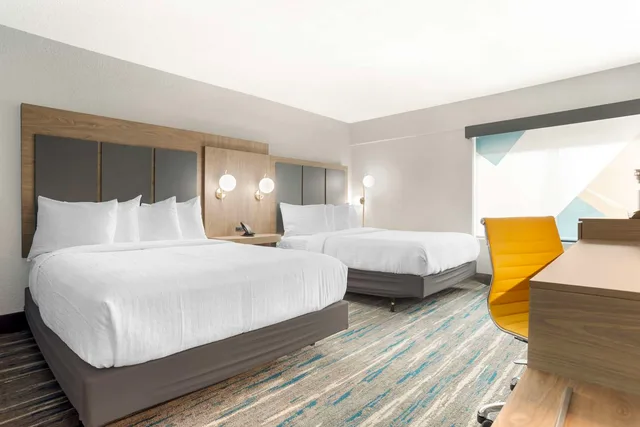 غرفة بسريرين كوين بحوض استحمام لذوي الإعاقة، Best Western Plus Mobile Inn and Suites 1/3