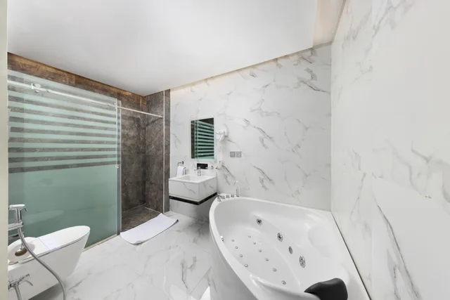 جناح جونيور، فندق لكجري نايت(Luxury Night Hotel) 9/10