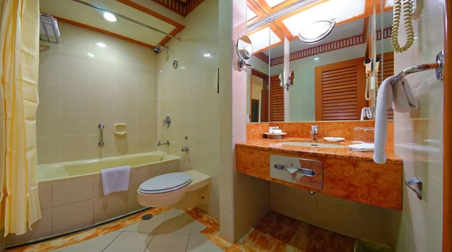 غرفة سوبيريور بسرير كوين، The Jesselton Hotel 7/7