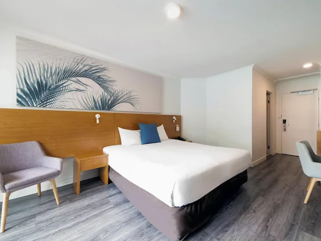 غرفة قياسية بسرير كينج، Novotel Cairns Oasis Resort 1/10