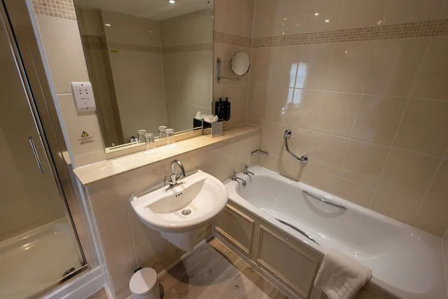 غرفة قياسية بسريرين منفصلين، Albrighton Hall and Spa, a member of Radisson Individuals 4/4