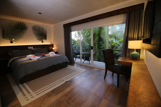 غرفة قياسية بسريرين منفصلين بإطلالة جزئية على البحر، Palau Central Hotel 3/10