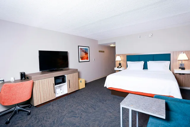 Study, King Bed, Sofa، Hampton Inn & Suites Tampa-Wesley Chapel 3/5