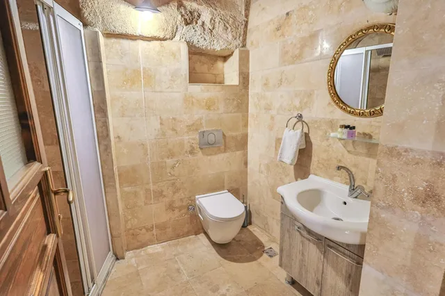 Cave, Deluxe, Hot Tub، Bedrock Cave Hotel 10/10