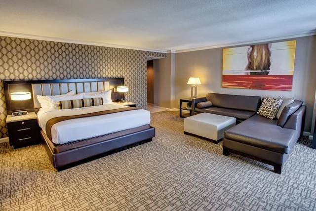 جناح جونيور بسرير كينج، Golden Nugget 1/2