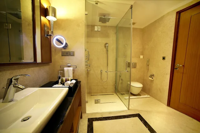 غرفة بسرير كينج، Ramada Plaza by Wyndham Chennai 5/5
