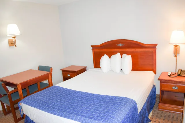 غرفة بسرير كوين للمدخنين، Knights Inn North Attleboro 5/7