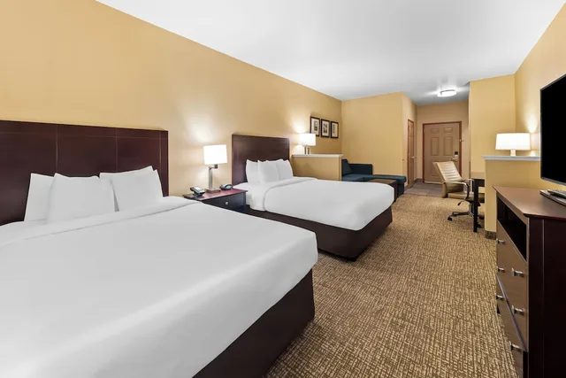 جناح استوديو بسريرين كوين، Roanoke Suites 1/4