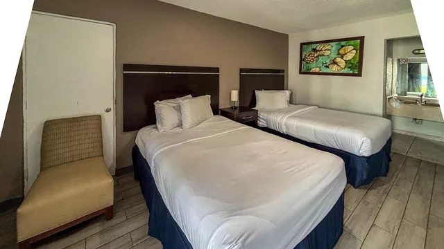 Deluxe, 2 Queen Beds, Motel6 Altamonte Springs, FL 1/10