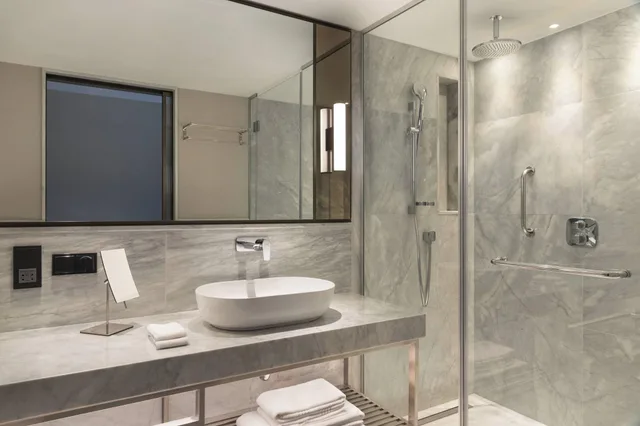 غرفة بسريرين منفصلين بإطلالة على المدينة، Izmir Marriott 4/4