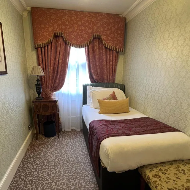جناح بغرفتي نوم، The Leonard Hotel 1/8