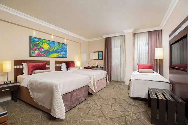 غرفة سوبيريور ثلاثية بسرير كوين وسرير فردي، Almira Hotel Thermal Spa Convention Center 1/2
