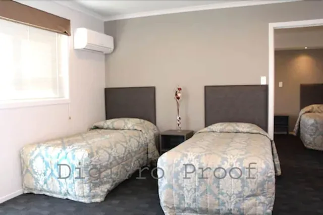 غرفة قياسية بسرير مزدوج وسريرين منفصلين بغرفة نوم واحدة بمطبخ، Auckland Phoenix Palm 2/2