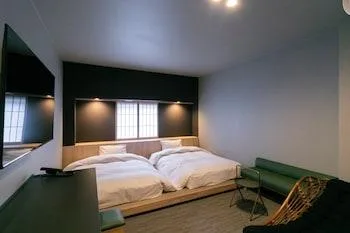 غرفة يابانية غربية عصرية قياسية بسريرين مزدوجين، Ureshino Onsen Yadoya Uchiroji Hondori 1/1