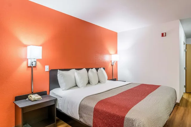 غرفة بسرير كينج، Motel6 Barkeyville, PA 9/10