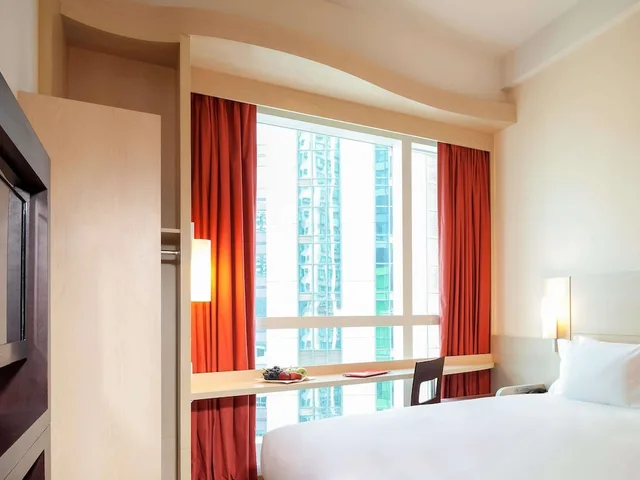غرفة قياسية بسريرين منفصلين بإطلالة على المرفأ، Ibis Hong Kong Central & Sheung Wan Hotel 4/8