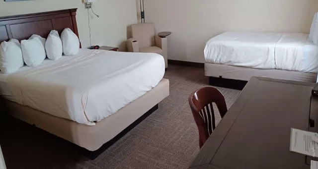 غرفة، SureStay Hotel by Best Western Eureka 1/3