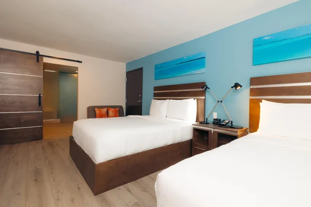 Suite, 2 Queen Beds, Bathtub, The Cove Hotel, Ascend Hotel Collection 5/10