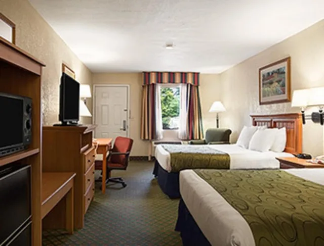 Room, 2 Queen Beds, Smoking, Days Inn & Suites by Wyndham Stuttgart 1/2