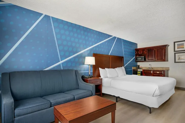 جناح بسرير كينج مع أريكة، Comfort Inn Goshen, IN 2/4