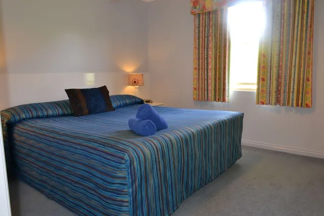 Villa, 3 Queen Beds, Garden View, DOLPHIN LODGE 1/10