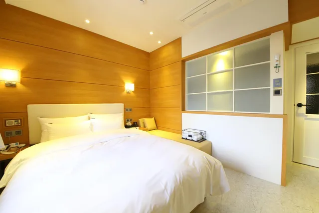 غرفة بسرير مزدوج بجاكوزي، Brooks Hotel 4/10
