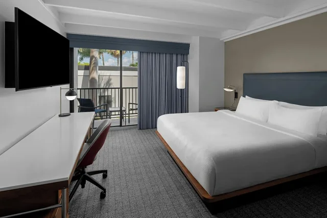 غرفة بسرير كينج، Courtyard Fort Lauderdale East Lauderdale By the Sea 1/3