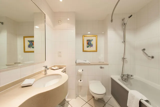 غرفة ديلوكس عائلية بسرير كينج مع أريكة، Doubletree By Hilton Strathclyde 3/3