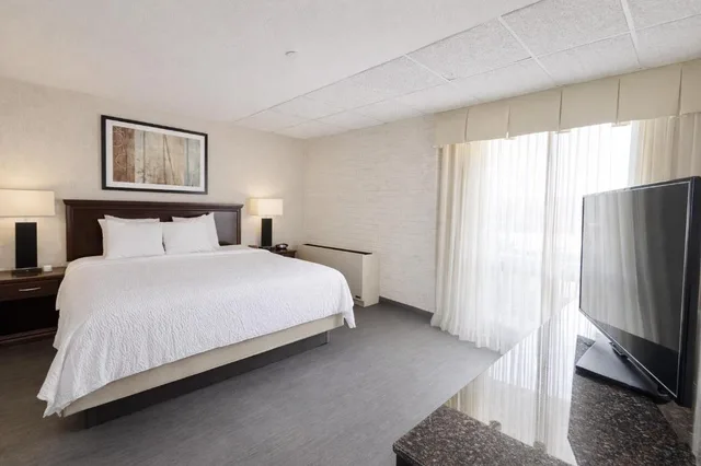 جناح بسرير كينج، Hotel Lotus Kansas City Stadium 2/4