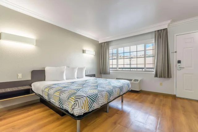 1 King Bed Mobil Access Tub Nsmk Micfridg، Motel6 San Jose, CA - Convention Center 10/10